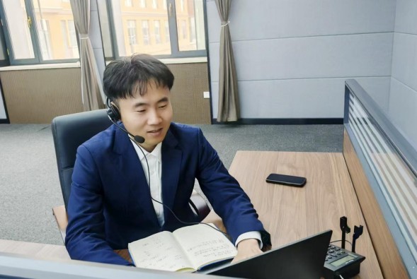 呂達：用聲音溫情守護，以服務增光添彩